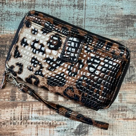 Women’s Animal Printed Faux Leather Wallet with Pockets - Picture 2 of 9